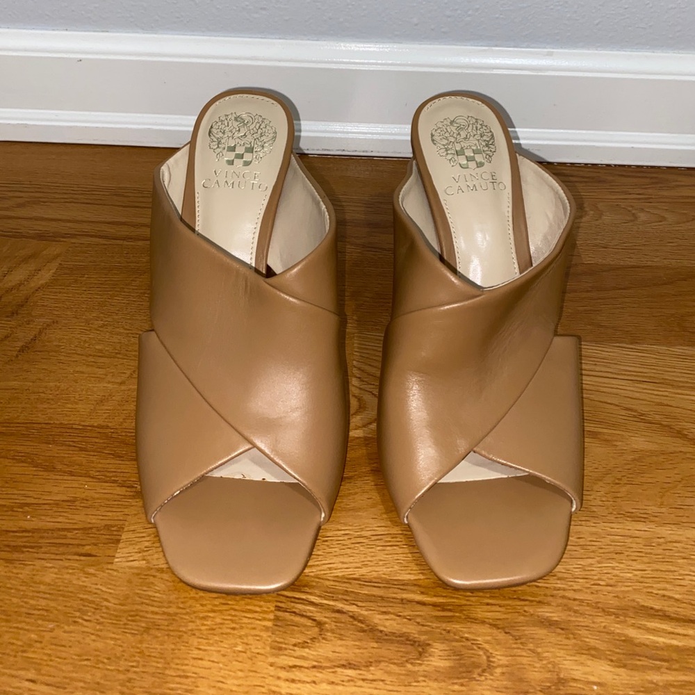 NWT Vince Camuto Averessa Sandal Sz 8.5